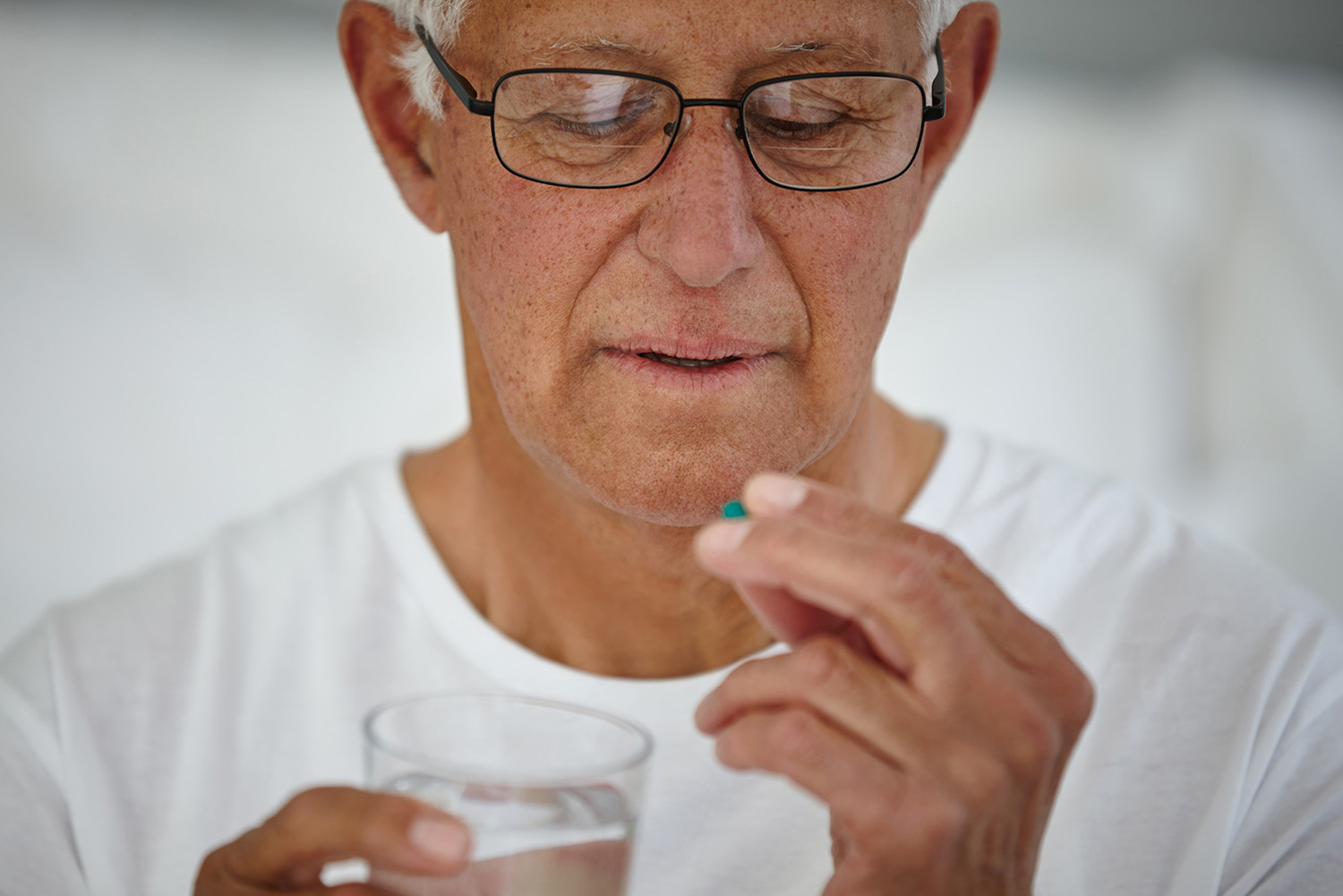 Antioxidant Supplements Fail to Prevent Dementia in Older Men